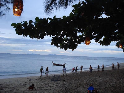 Abends am Strand auf Koh Lanta
